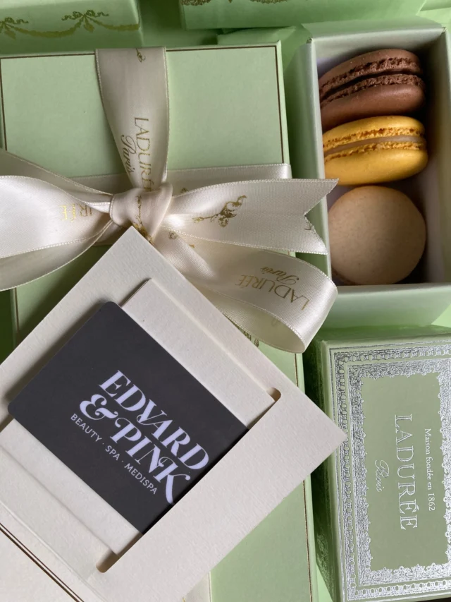 We are super excited that one of our favorite stores @ladureeireland has opened @dundrumtc 🎁
#christmas #giftguide #somethingsweet