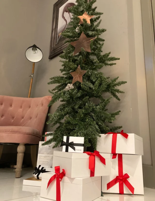 Wishing all our wonderful clients a peaceful and relaxing Christmas ✨

Christmas opening hours 🎅🏻

Monday December 29th 9-8pm
Tuesday December 30th 9-8pm 
Wednesday December 31st 9-3pm
Thursday Jan 1st Closed 
Friday January 2nd 9-9pm 
Saturday January 3rd 9-6pm 
Sunday January 4th 11-5pm